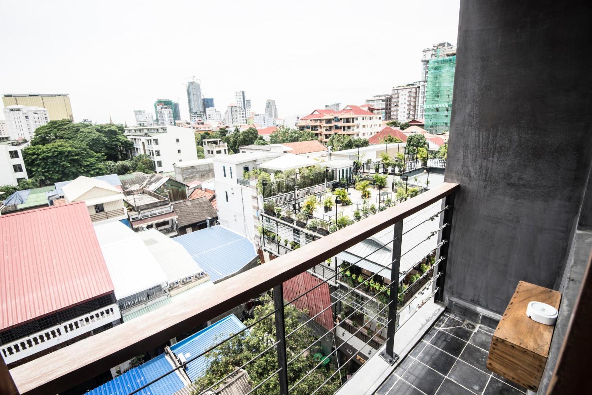 Patio Hotel & Urban Resort Phnom Penh Exterior photo