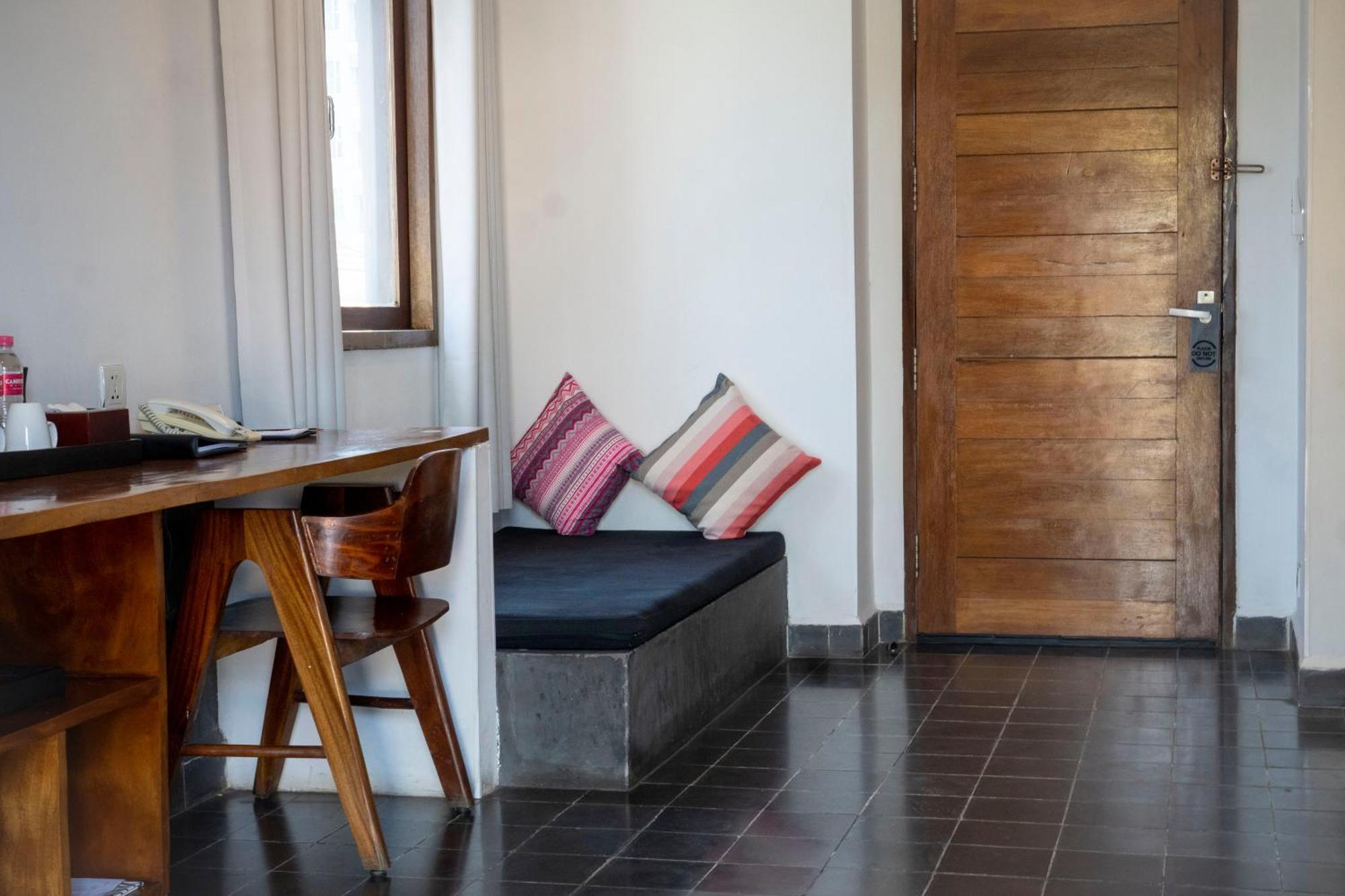 Patio Hotel & Urban Resort Phnom Penh Exterior photo