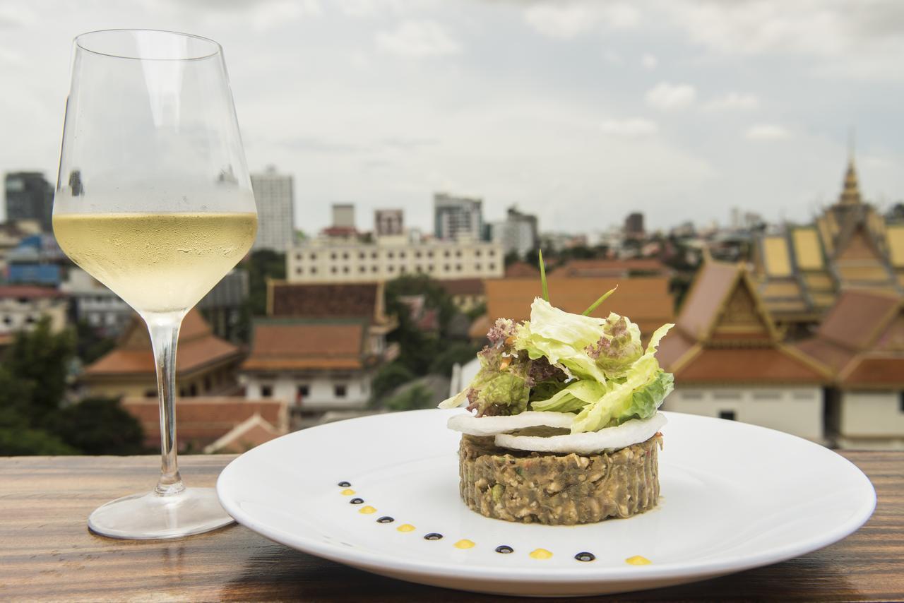 Patio Hotel & Urban Resort Phnom Penh Exterior photo